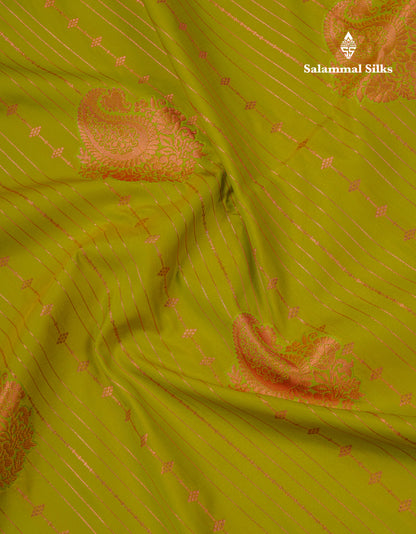 Manthulir Green Semi Silk Saree With Contrast Violet Blouse