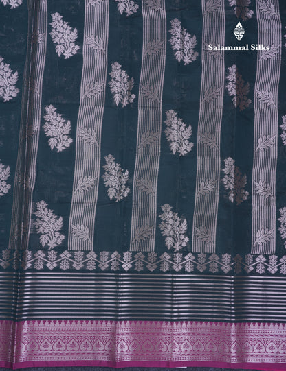 Bottle Green Semi Soft Silk Saree With Contrast Magenta Small Border