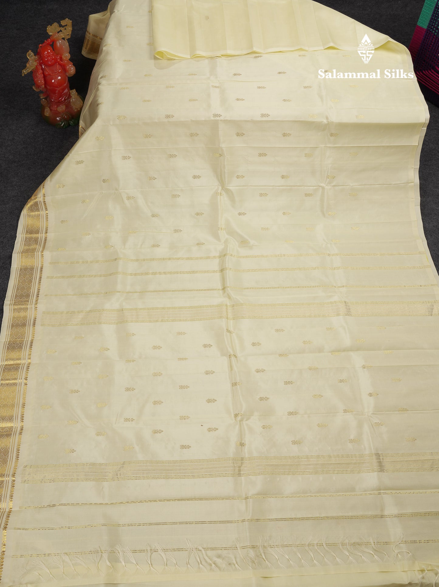 Beautiful Half White Pure Kanjivaram Silk Saree With One Side Traditional Border
