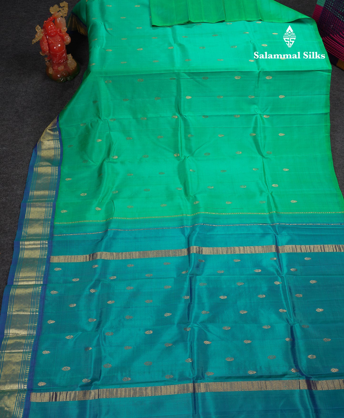 Beautiful Saffire Green Pure Kanjivaram Silk Saree With Contrast Ramar Blue One Side Traditional Border