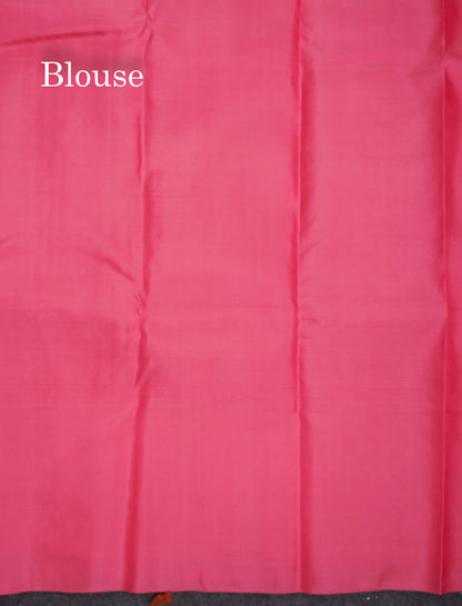 Beautiful Green Bridal Pure Kanjivaram Silk Saree With Contrast Light Pink Traditional Border