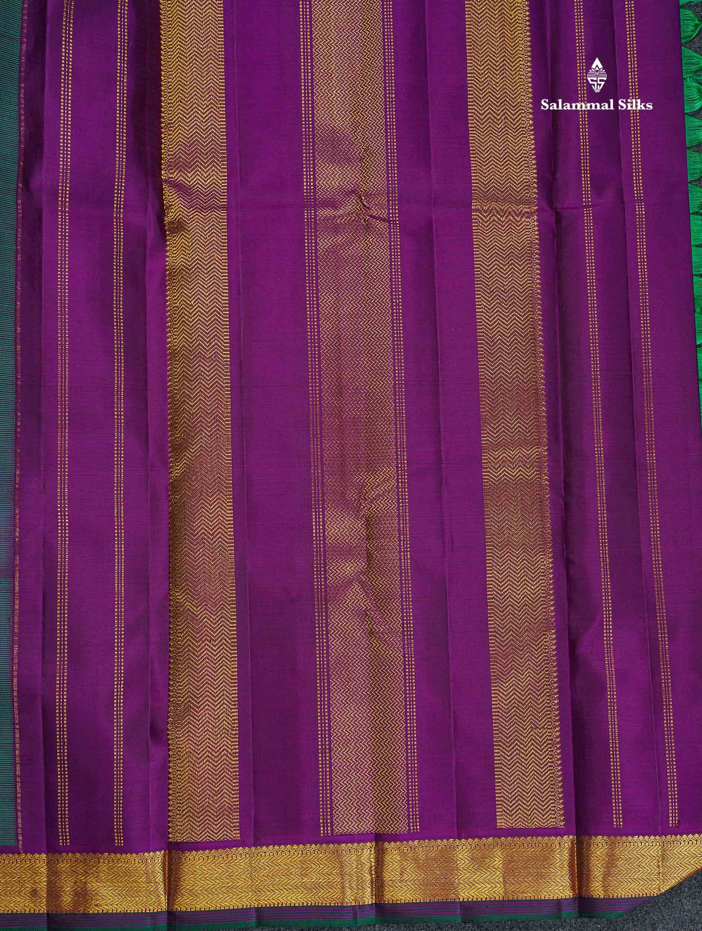 Pure Kanjivaram Silk Saree - Dual Tone Green Colour Body Small Butta With Contrast Traditional Small Border