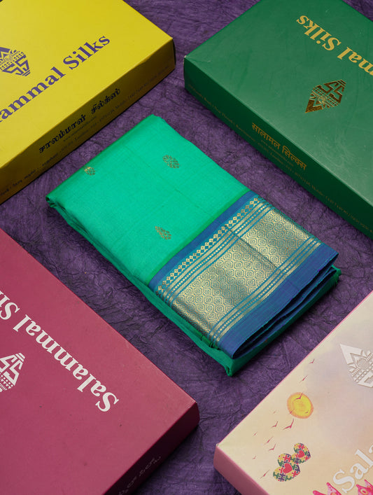 Beautiful Saffire Green Pure Kanjivaram Silk Saree With Contrast Ramar Blue One Side Traditional Border