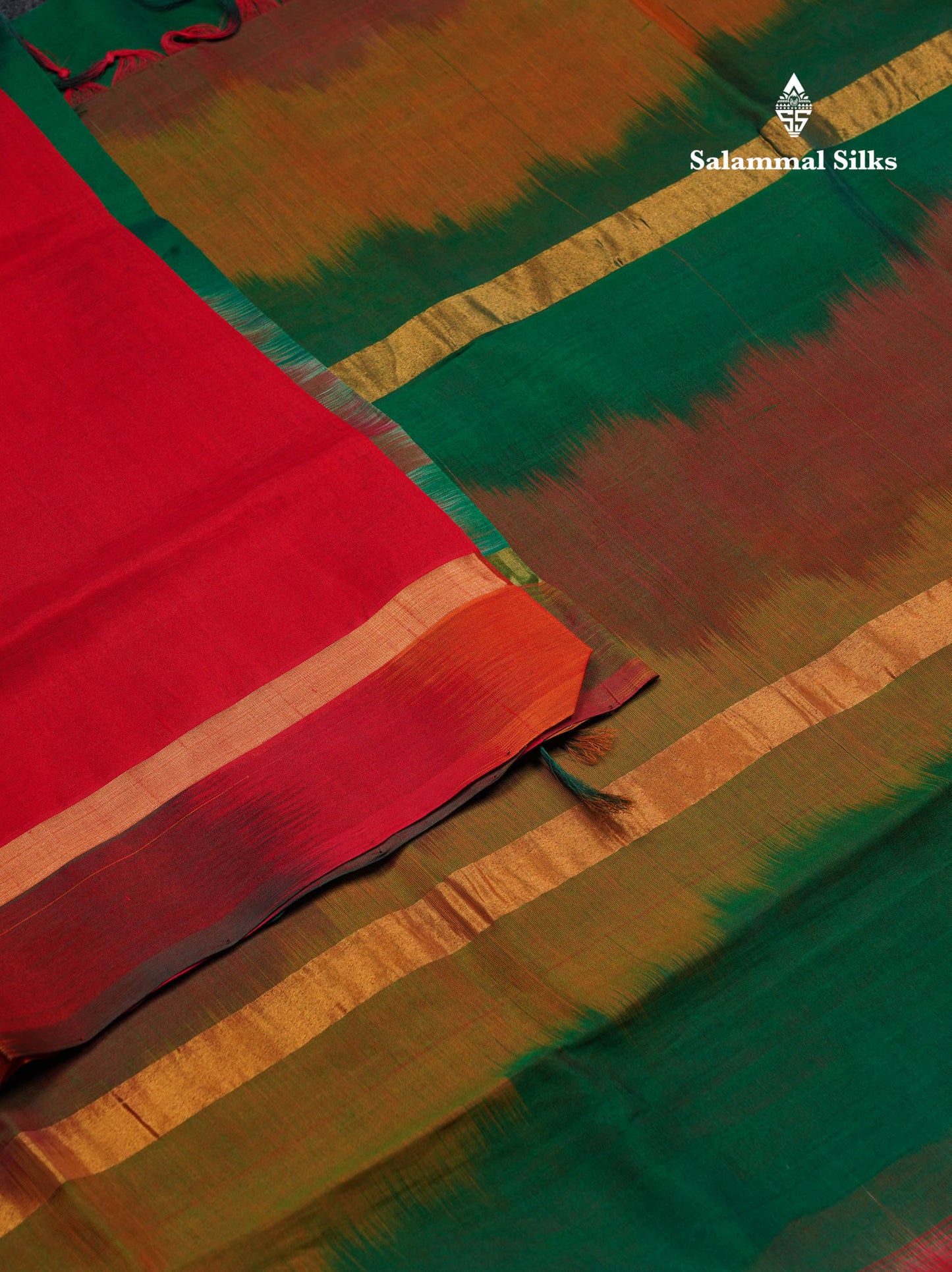 Beautiful Chilly Red Plain Pure Silk Cotton Saree With Contrast Bottle Green Blouse