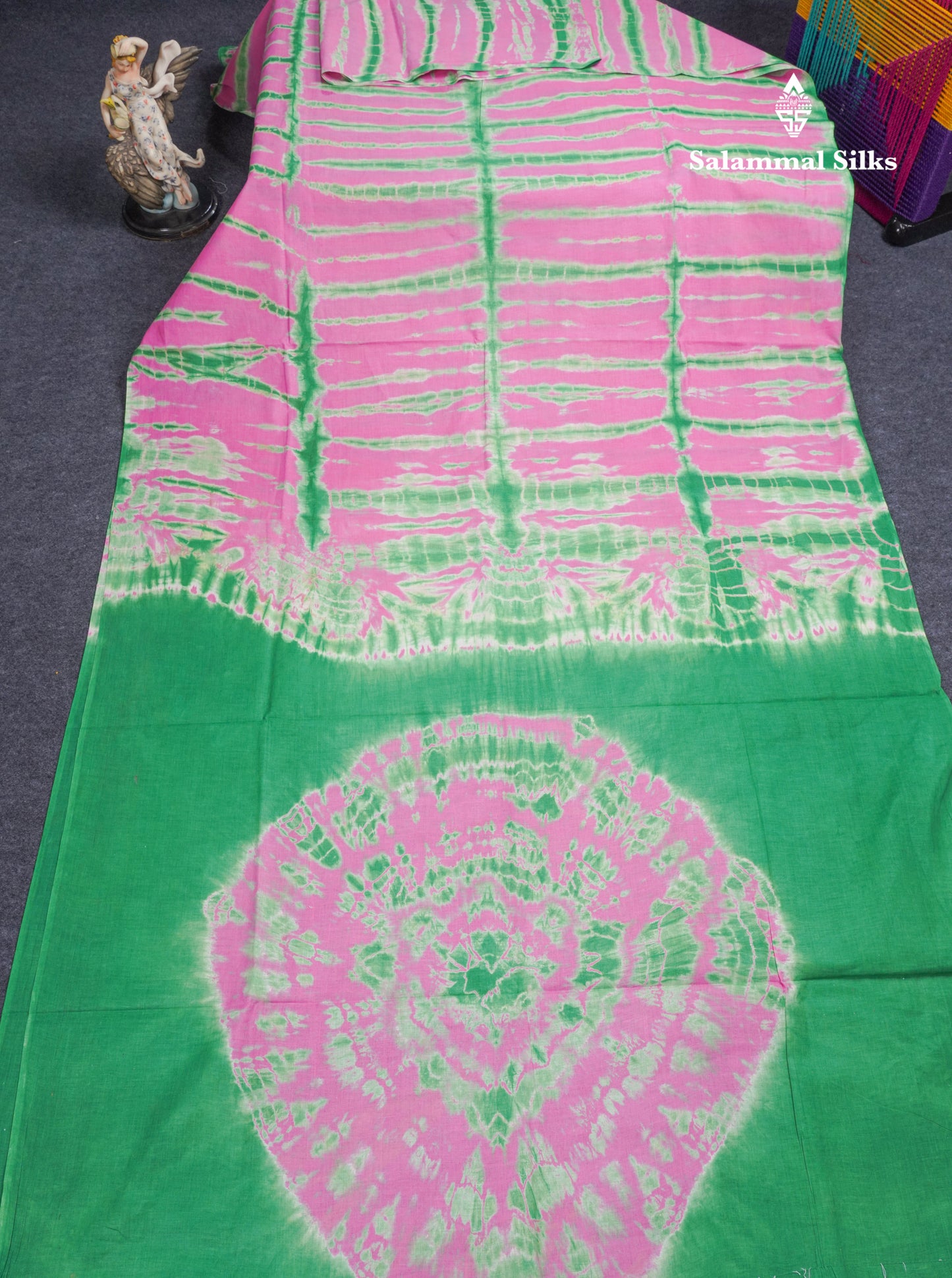 Light Pink Batik Print Sungudi Pure Cotton Saree With Contrast Light Green Blouse