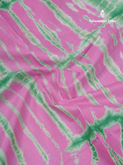 Light Pink Batik Print Sungudi Pure Cotton Saree With Contrast Light Green Blouse