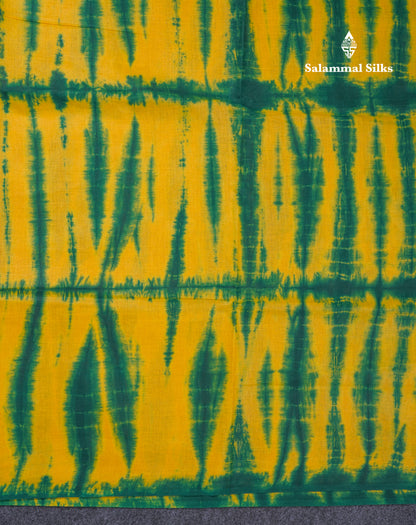 Yellow & Green Batik Print Sungudi Pure Cotton Saree With Contrast Bottle Green Blouse