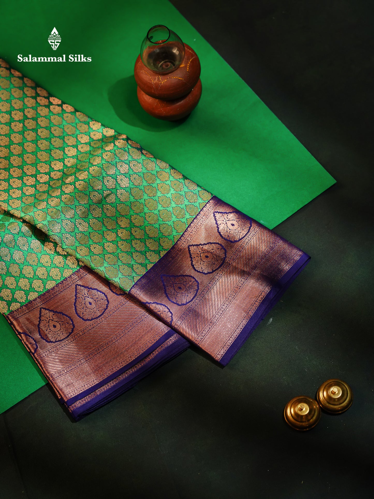 Beautiful Green Bridal Pure Kanjivaram Silk Saree With Contrast Navy Blue Border