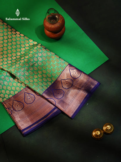 Beautiful Green Bridal Pure Kanjivaram Silk Saree With Contrast Navy Blue Border