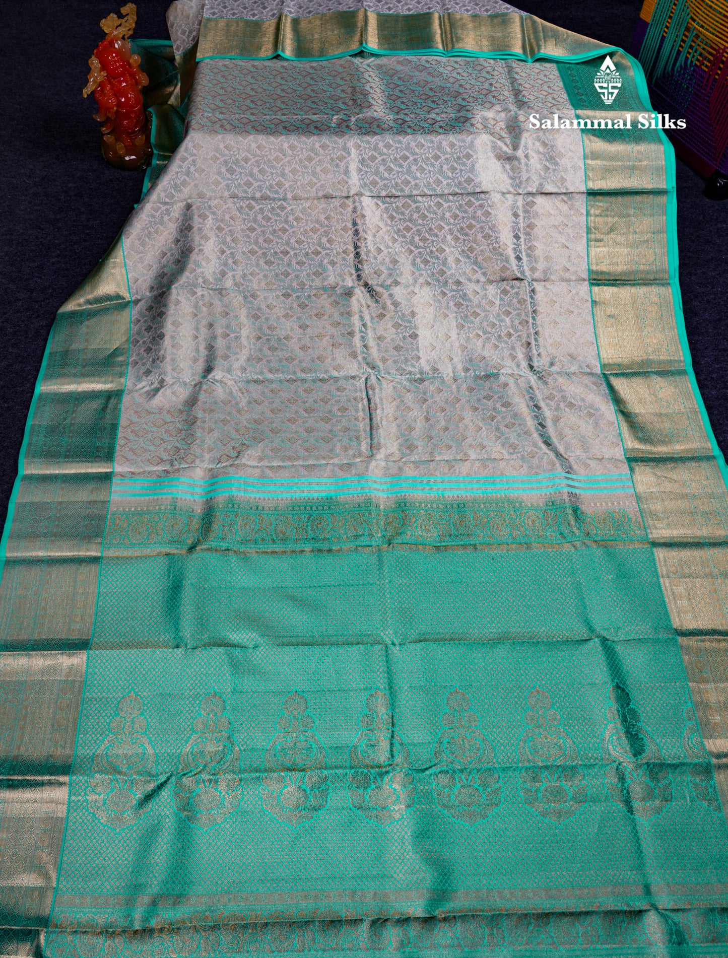Beautiful Half White Bridal Pure Kanjivaram Silk Saree With Contrast Rexona Traditional Border