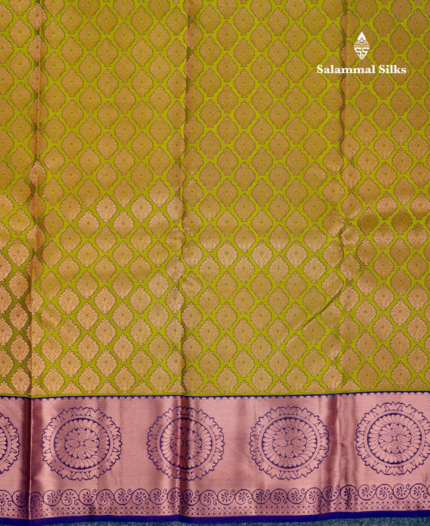 Beautiful Green Bridal Pure Kanjivaram Silk Saree With Contrast Navy Blue Traditional Border