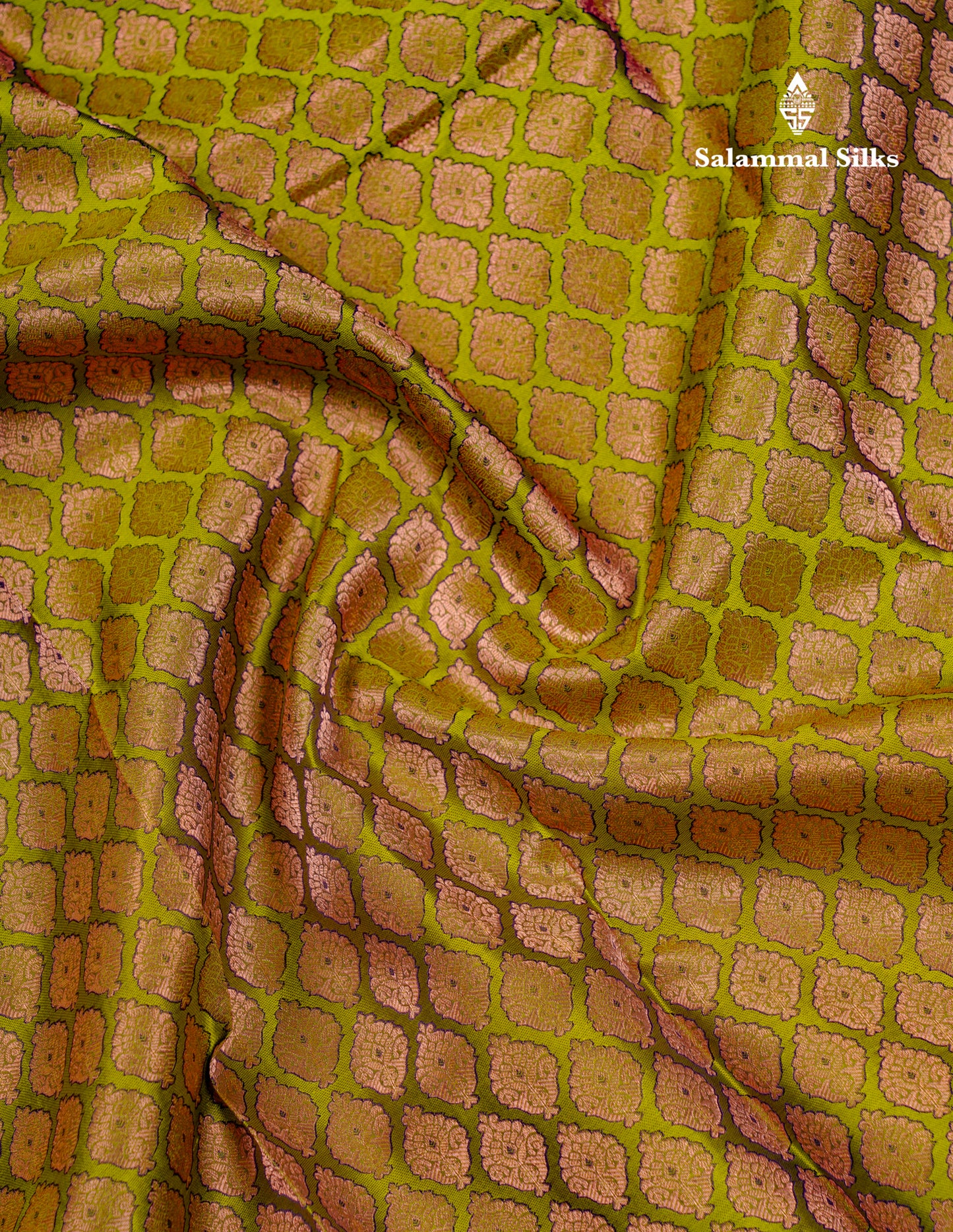 Beautiful Green Bridal Pure Kanjivaram Silk Saree With Contrast Navy Blue Traditional Border
