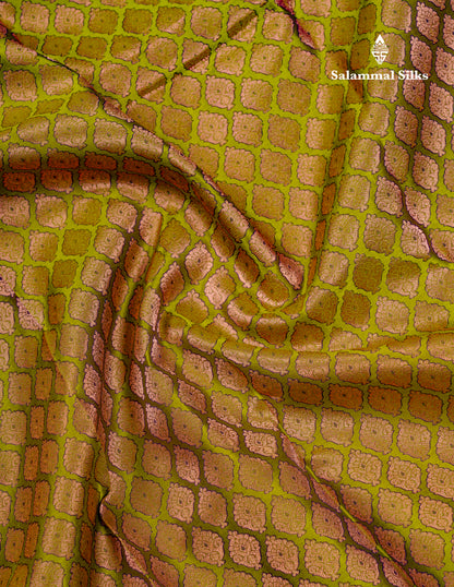 Beautiful Green Bridal Pure Kanjivaram Silk Saree With Contrast Navy Blue Traditional Border