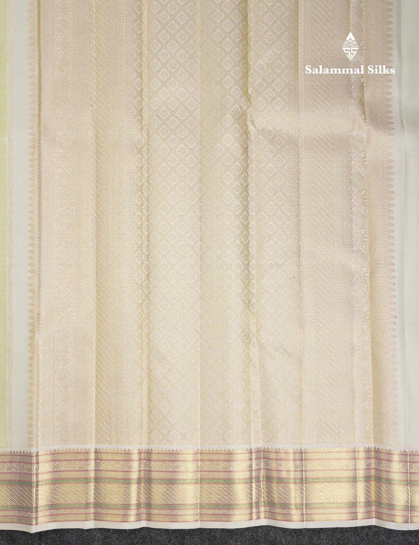 Beautiful Korvai Parrot Green Pure Kanjivaram Silk Saree With Contrast Cream White Traditional Border