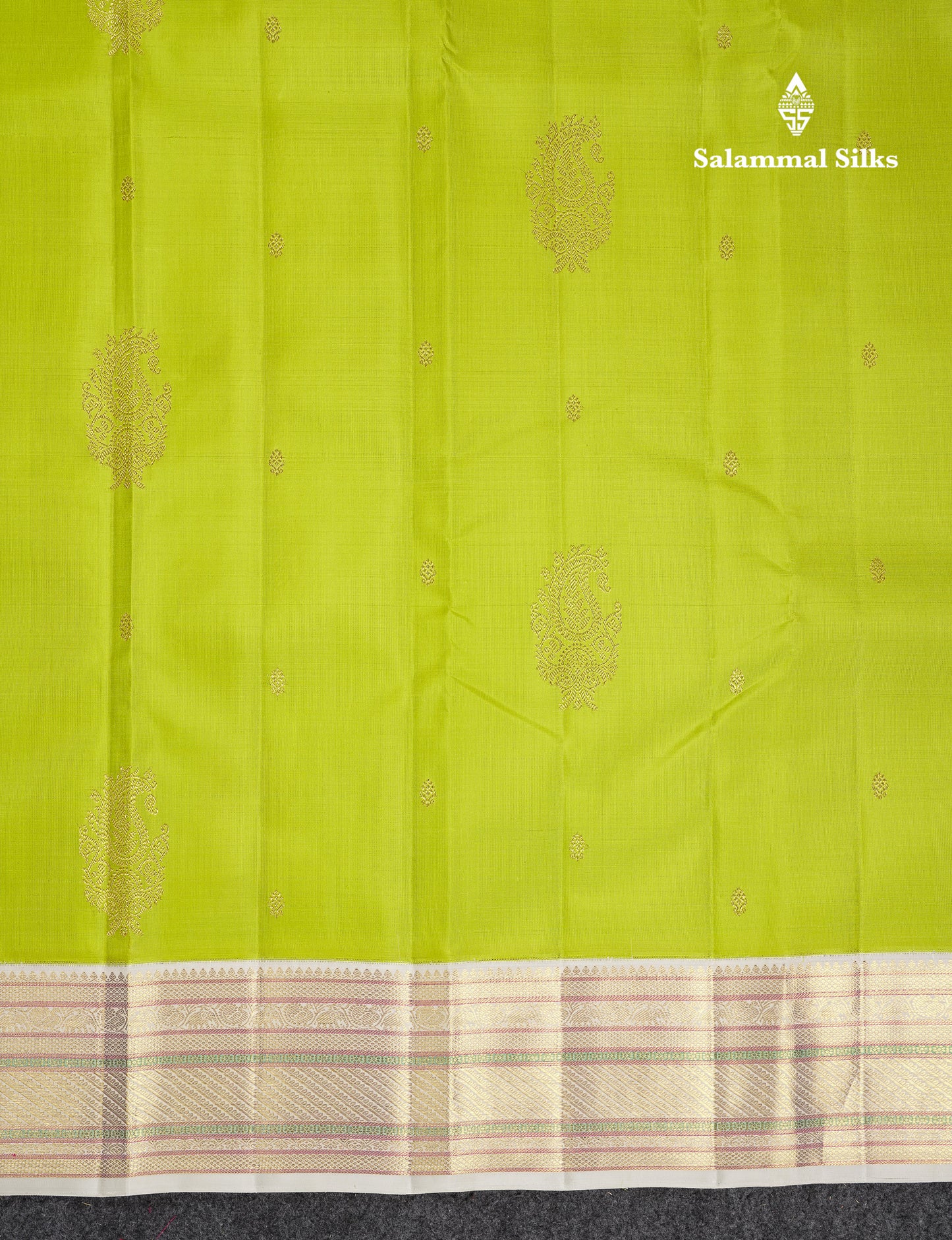 Beautiful Korvai Parrot Green Pure Kanjivaram Silk Saree With Contrast Cream White Traditional Border