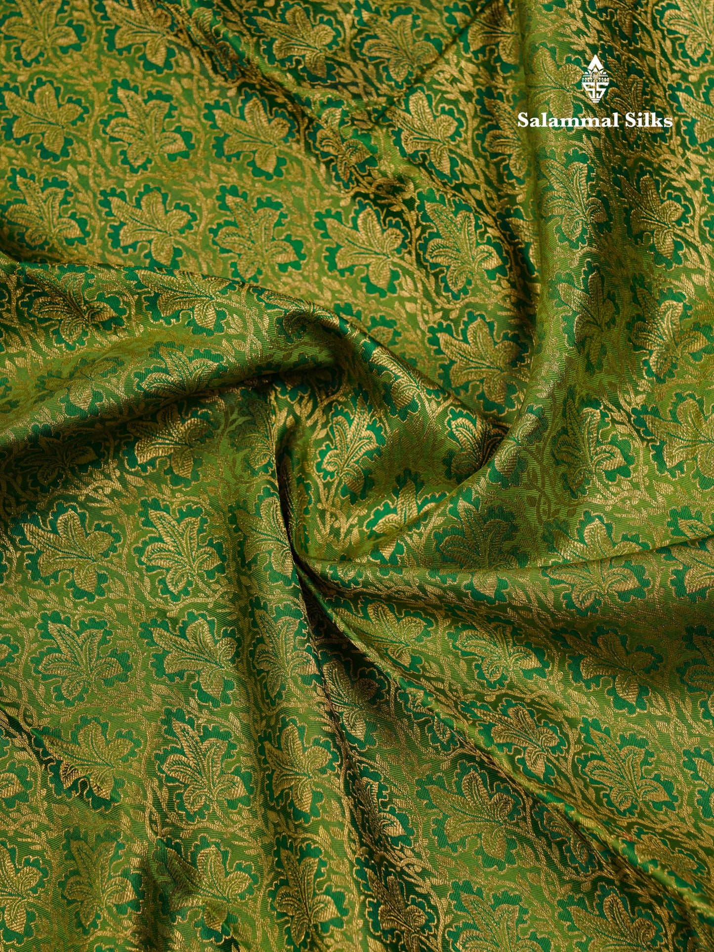 Beautiful Green Bridal Pure Kanjivaram Silk Saree With Contrast Navy Blue Traditional Border