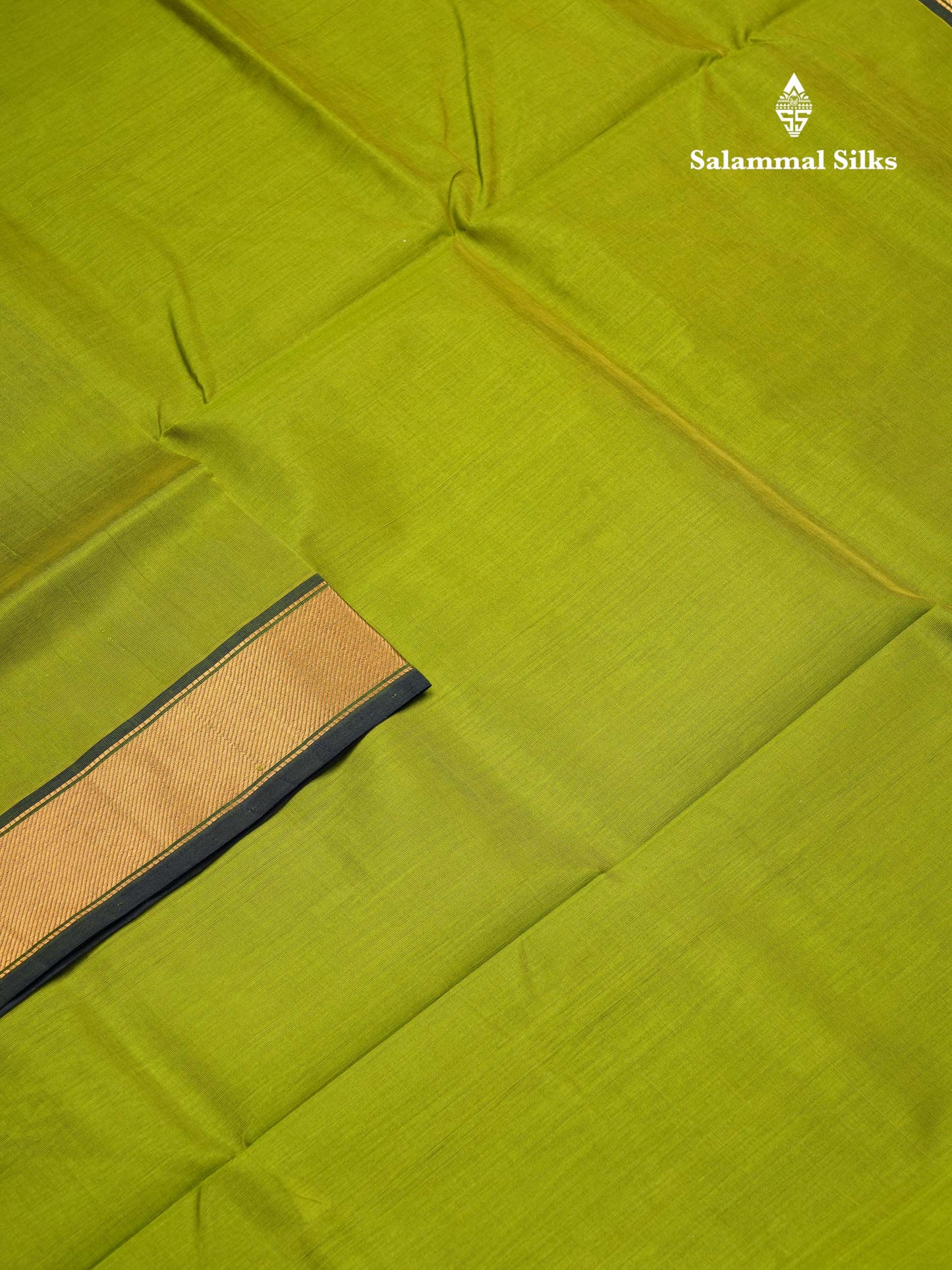Beautiful Green Plain Handloom Pure Silk Cotton Saree With Violet Blouse
