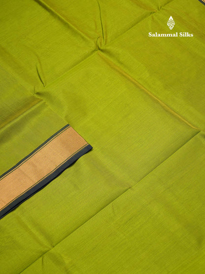Beautiful Green Plain Handloom Pure Silk Cotton Saree With Violet Blouse