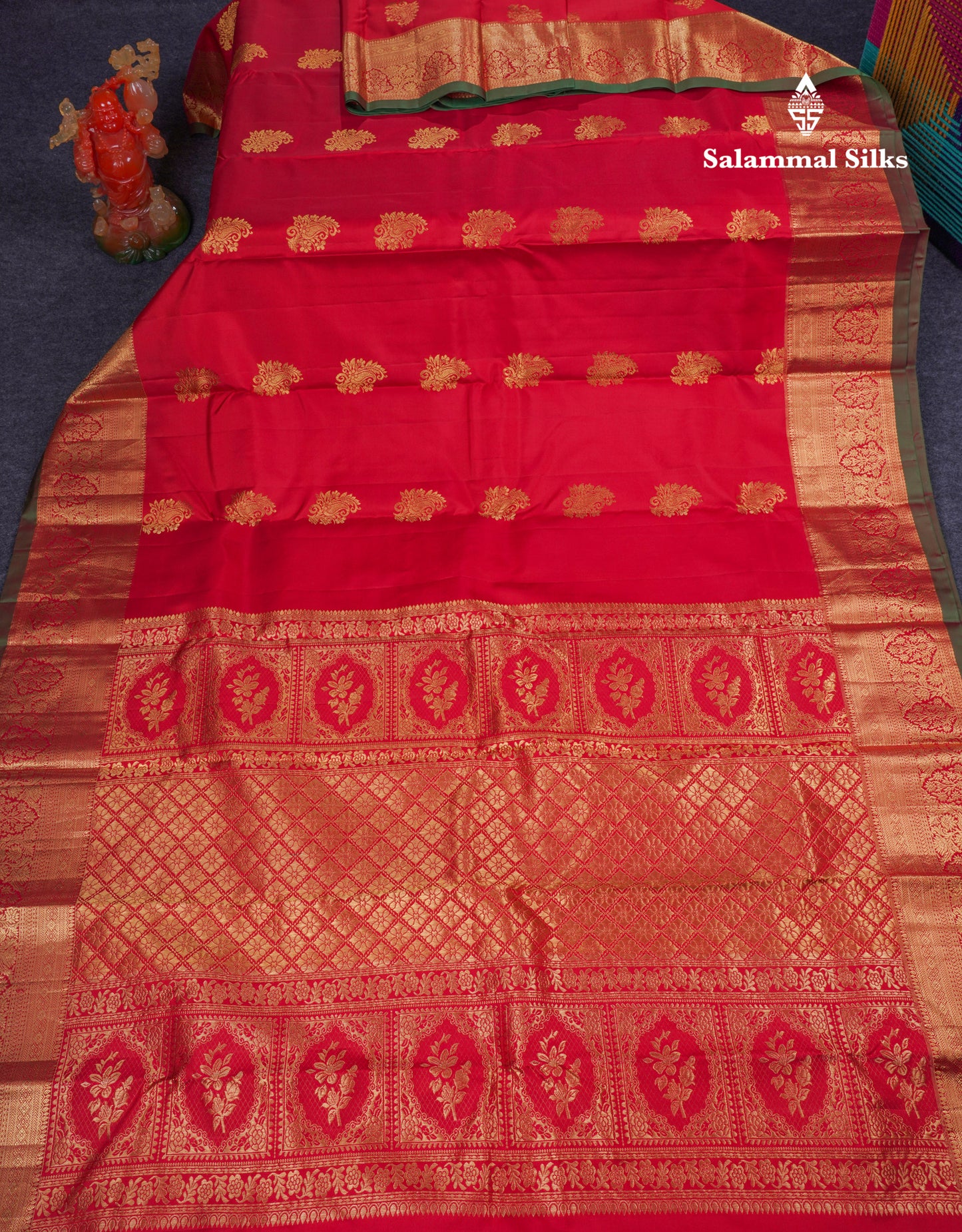 Beautiful Chilly Red Pure Kanjivaram Silk Saree With Traditional Border