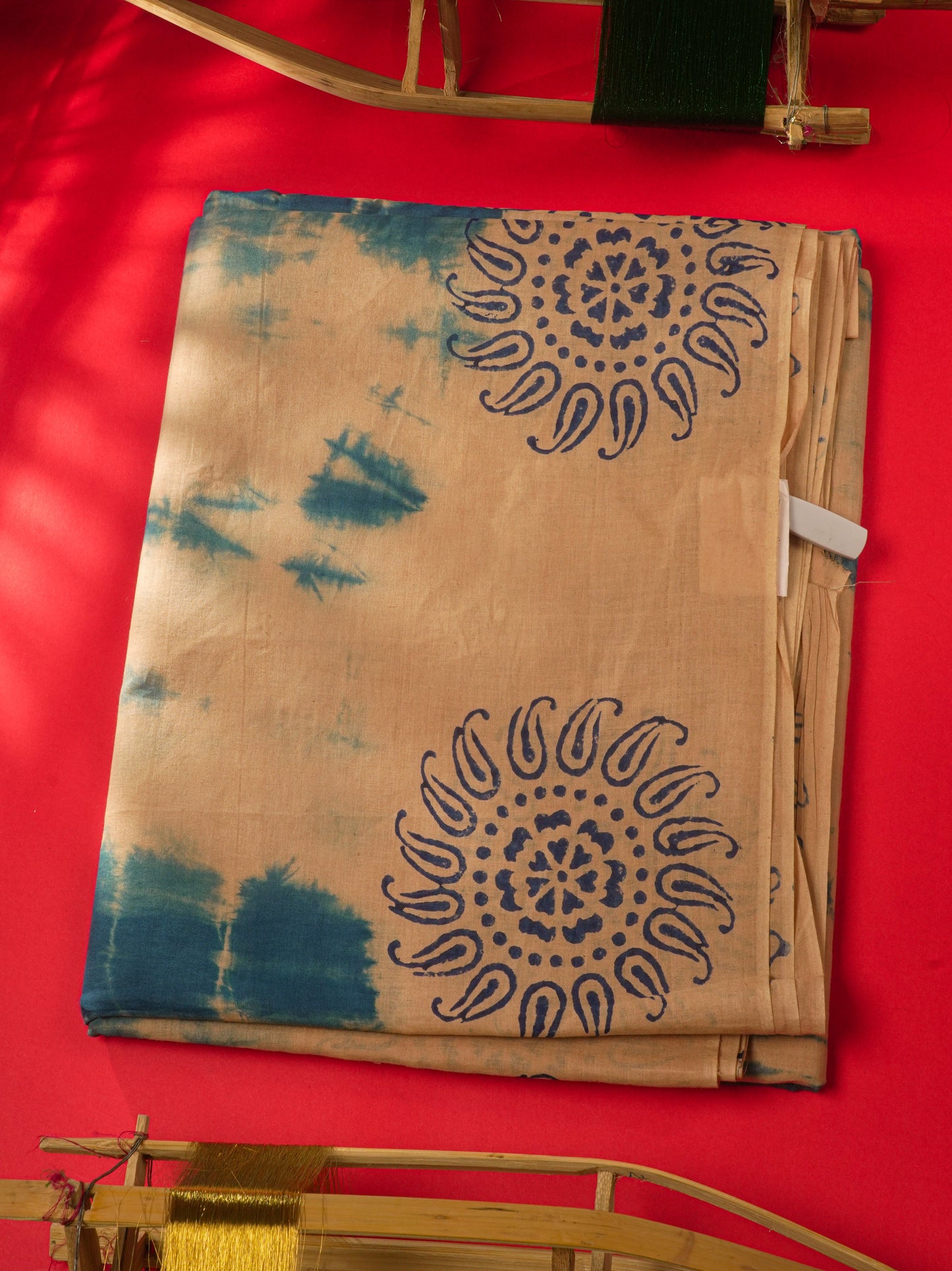 White Batik Print Sungudi Pure Cotton Saree With Contrast Grey Border