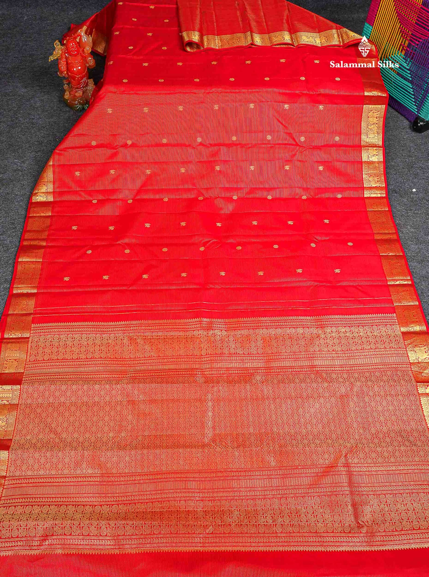 Pure Kanjivaram Silk Saree - Chilly Red Colour Body Vaira Oosi Lines With Butta & Traditional Small Border