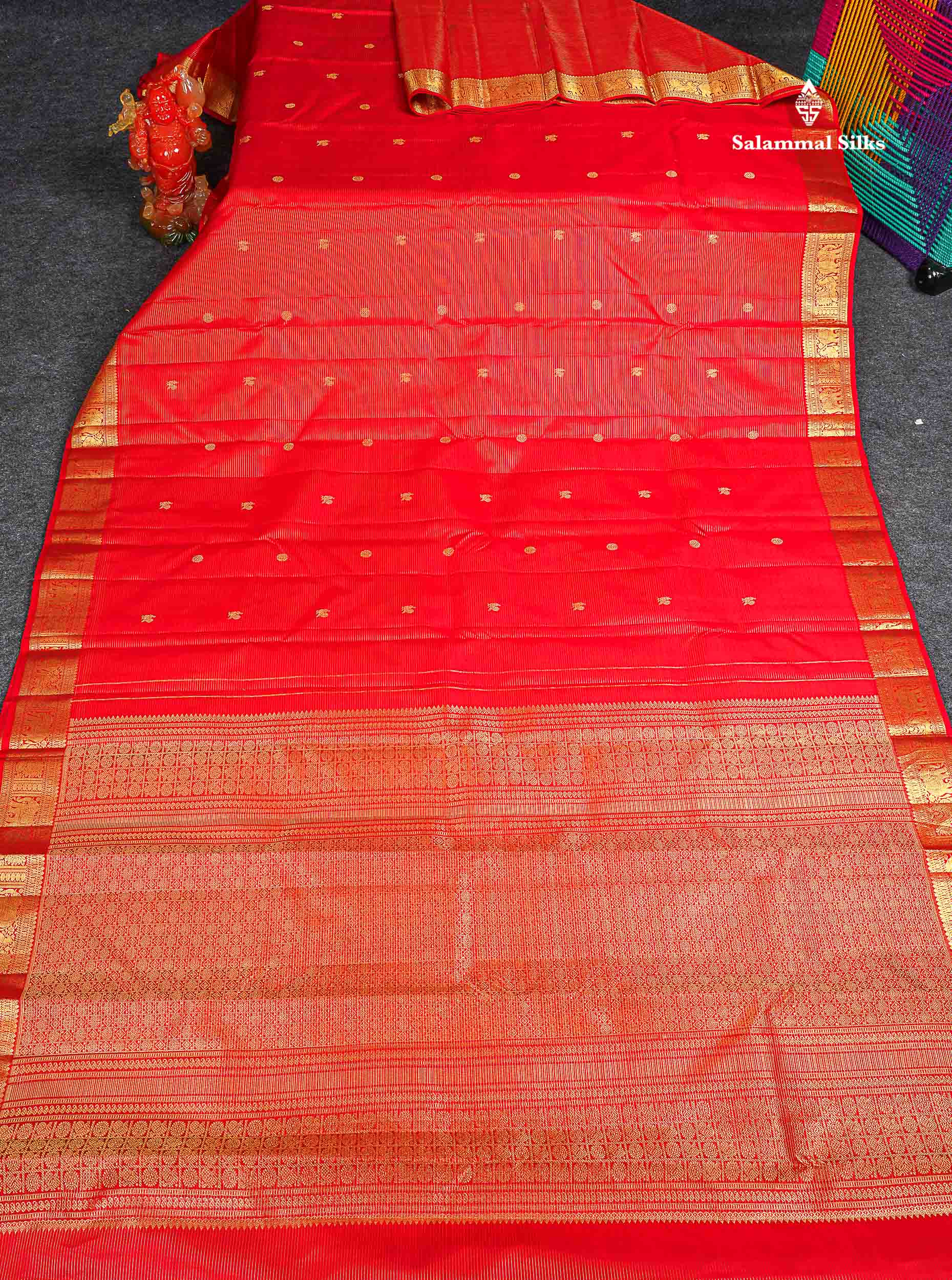 Pure Kanjivaram Silk Saree - Chilly Red Colour Body Vaira Oosi Lines With Butta & Traditional Small Border