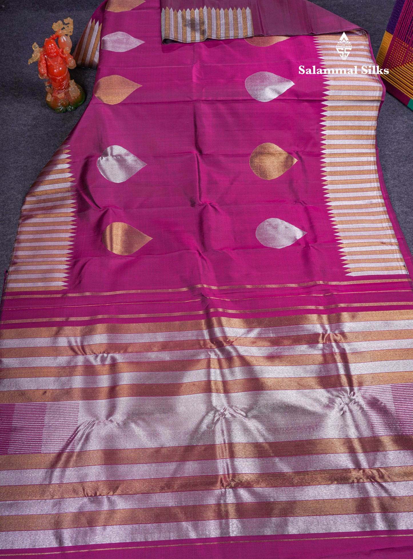 Beautiful Magenta 8Kol Gold & Silver Butta Pure Zari Kanjivaram Silk Saree With Traditional Border