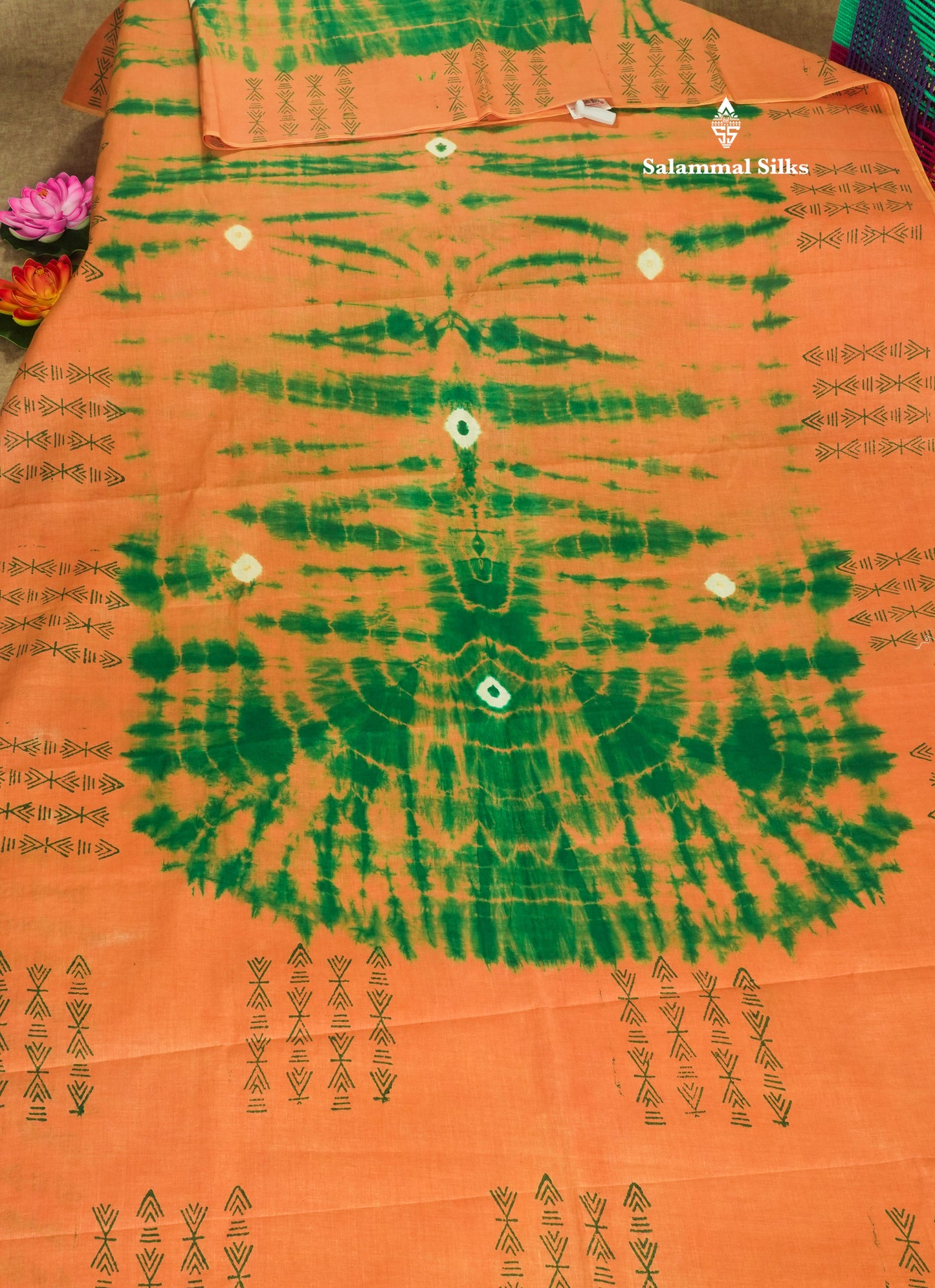 White Batik Print Sungudi Pure Cotton Saree With Contrast Grey Border