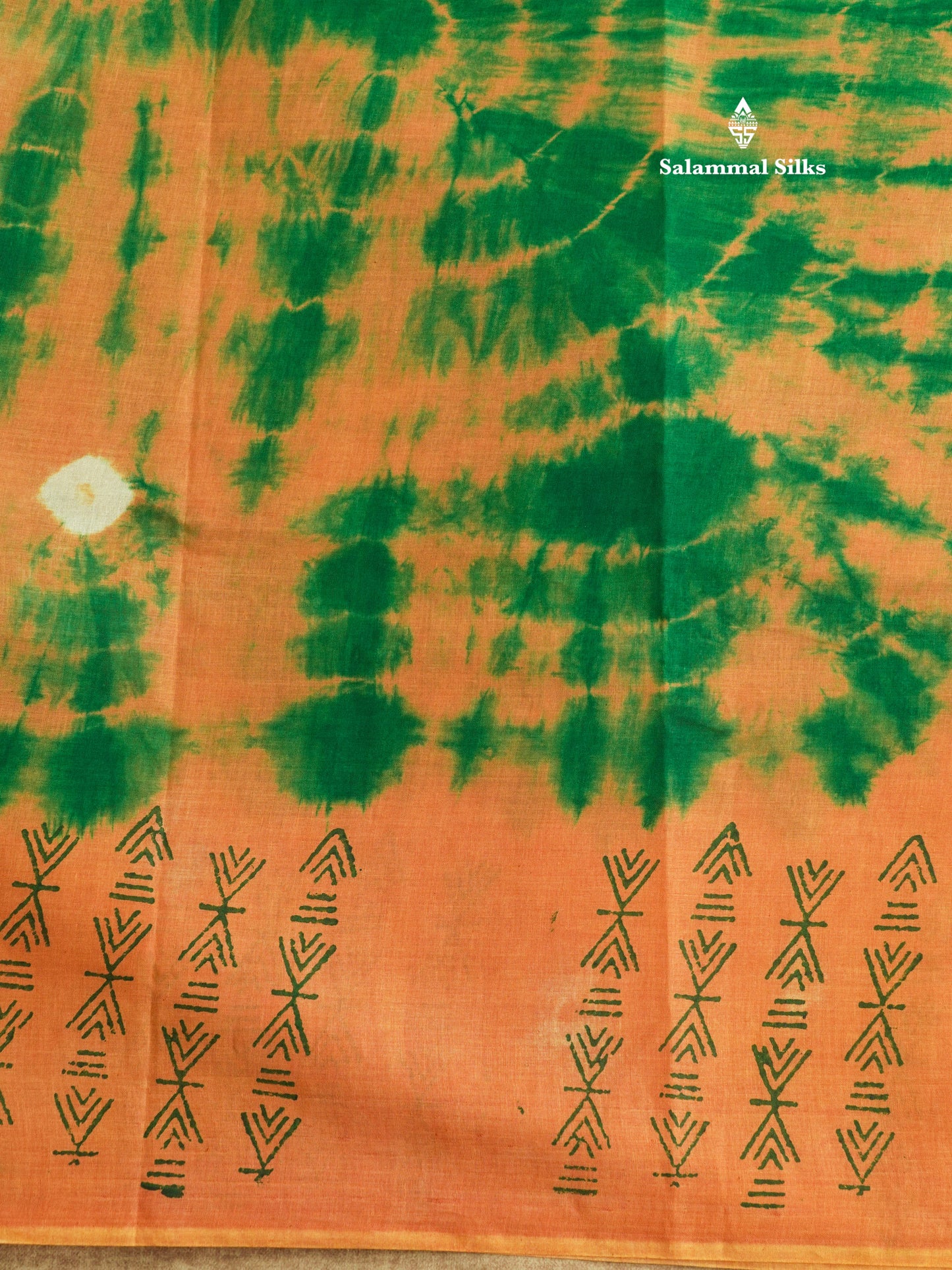 White Batik Print Sungudi Pure Cotton Saree With Contrast Grey Border