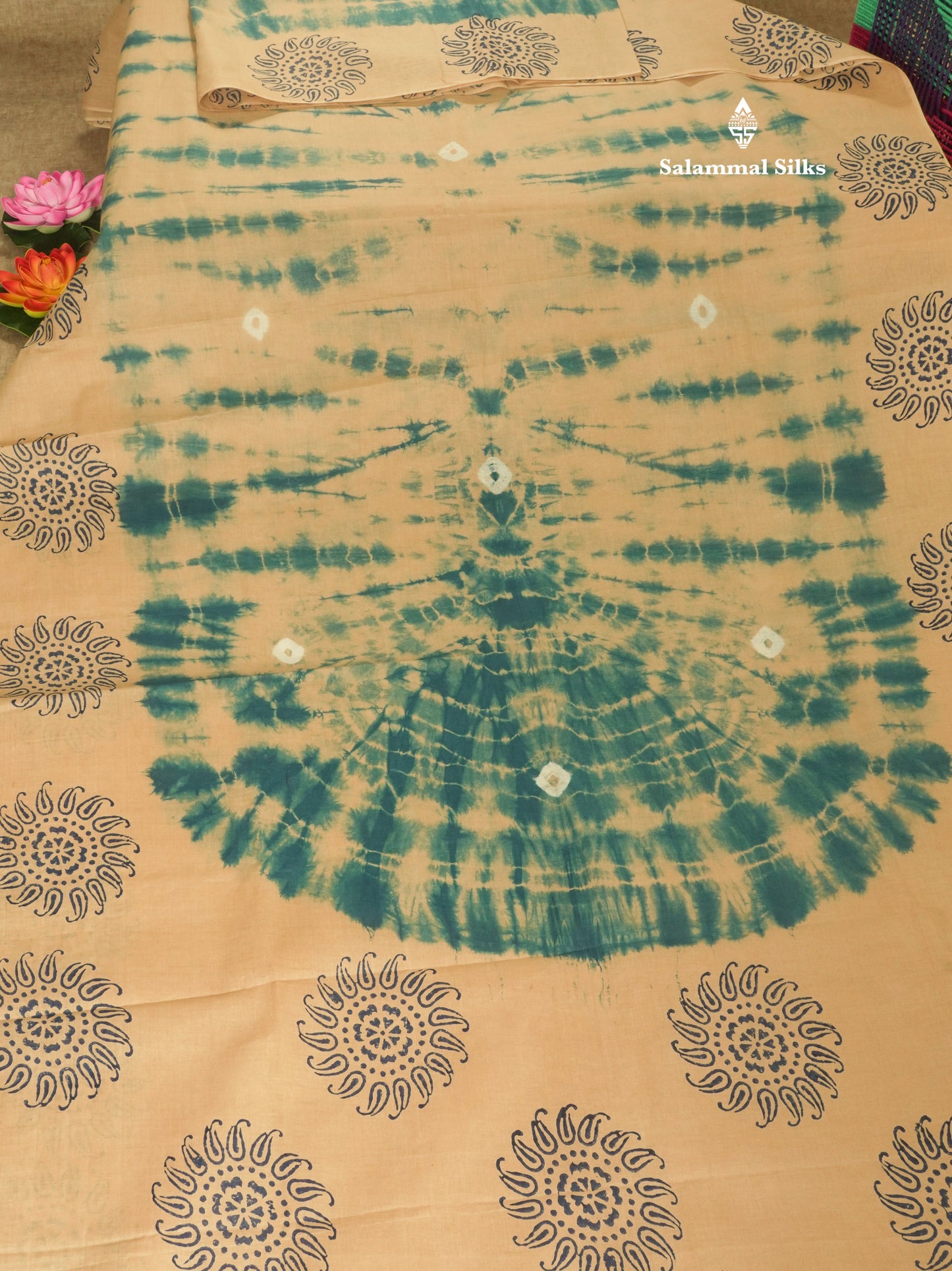 White Batik Print Sungudi Pure Cotton Saree With Contrast Grey Border