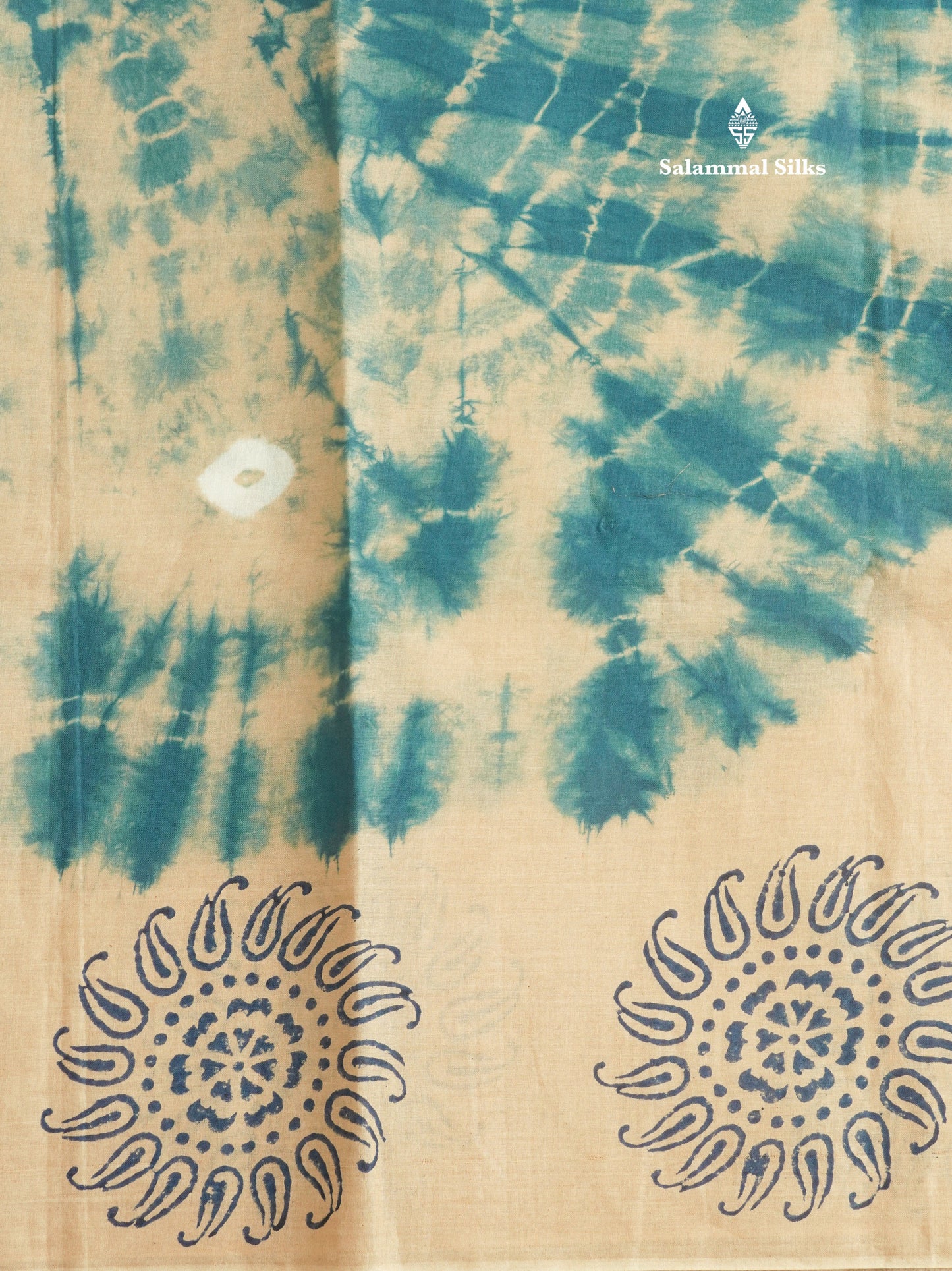 White Batik Print Sungudi Pure Cotton Saree With Contrast Grey Border