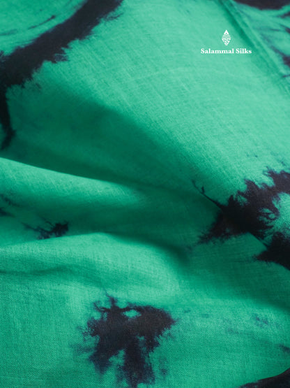 White Batik Print Sungudi Pure Cotton Saree With Contrast Grey Border