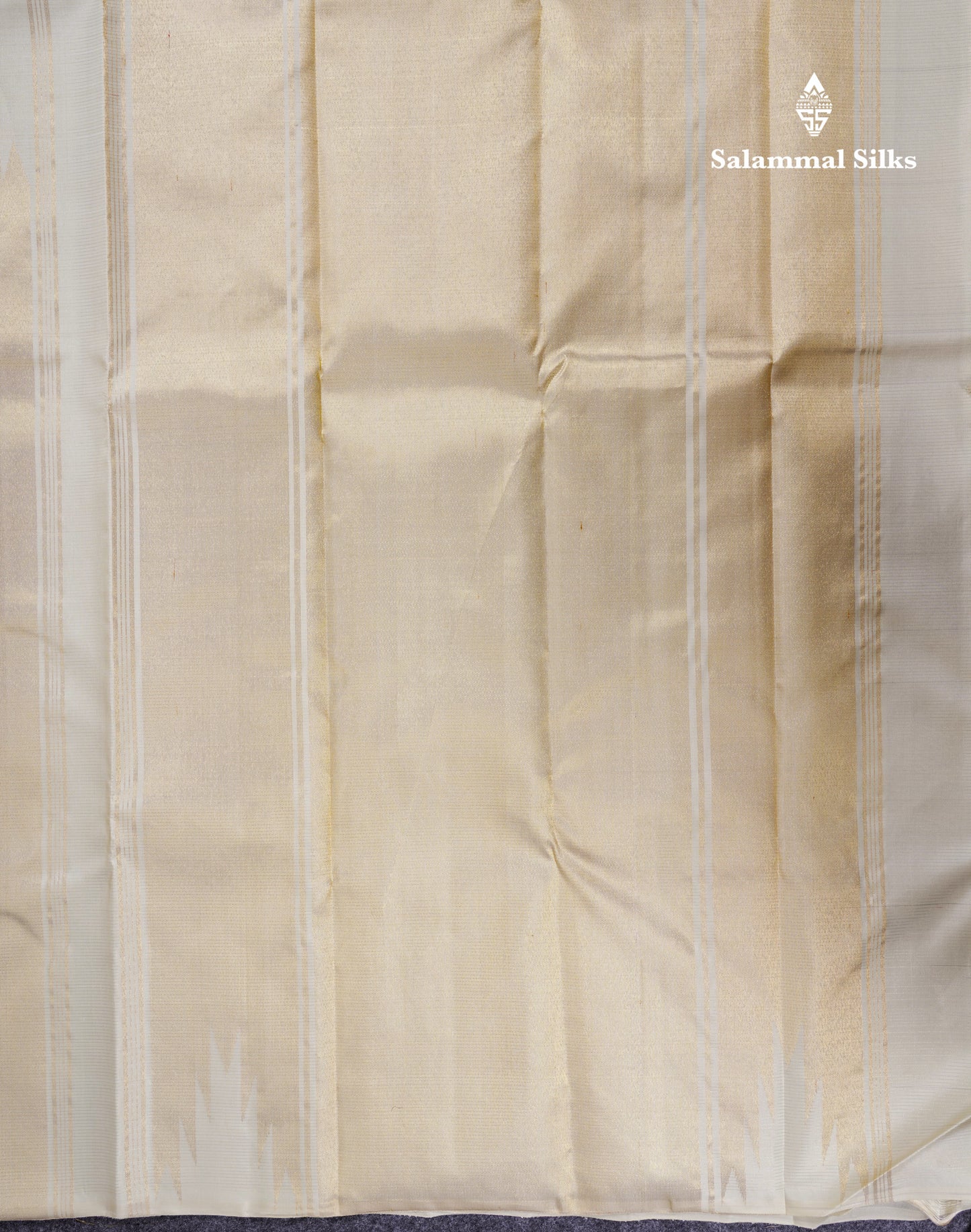 Beautiful Half White Vaira Oosi Lines 8 Kol Pure Kanjivaram Silk Saree With Traditional Tissue Raising Border