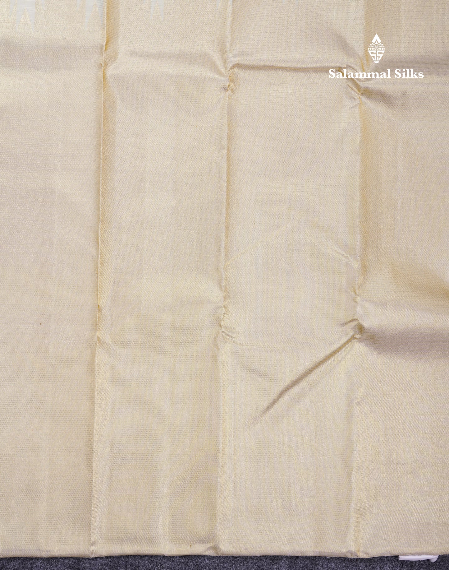 Beautiful Half White Vaira Oosi Lines 8 Kol Pure Kanjivaram Silk Saree With Traditional Tissue Raising Border