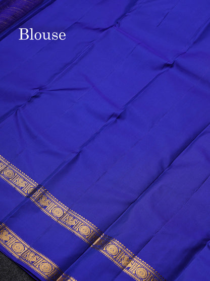 Beautiful Parrot Green Pure Kanjivaram Silk Saree With Contrast Royal Blue Traditional Rettapet Border