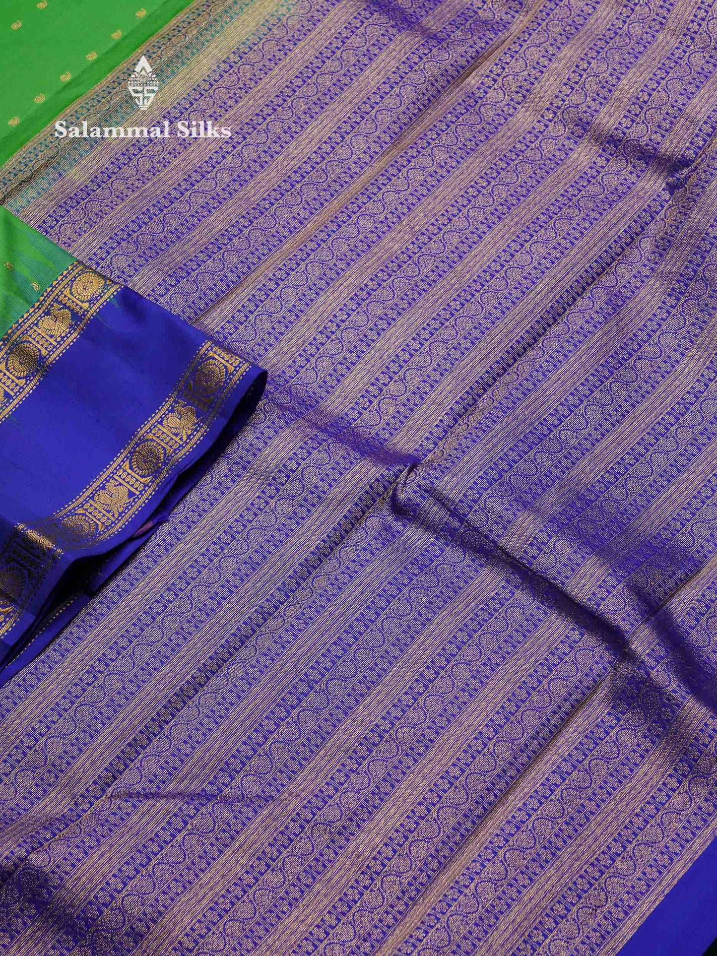 Beautiful Parrot Green Pure Kanjivaram Silk Saree With Contrast Royal Blue Traditional Rettapet Border