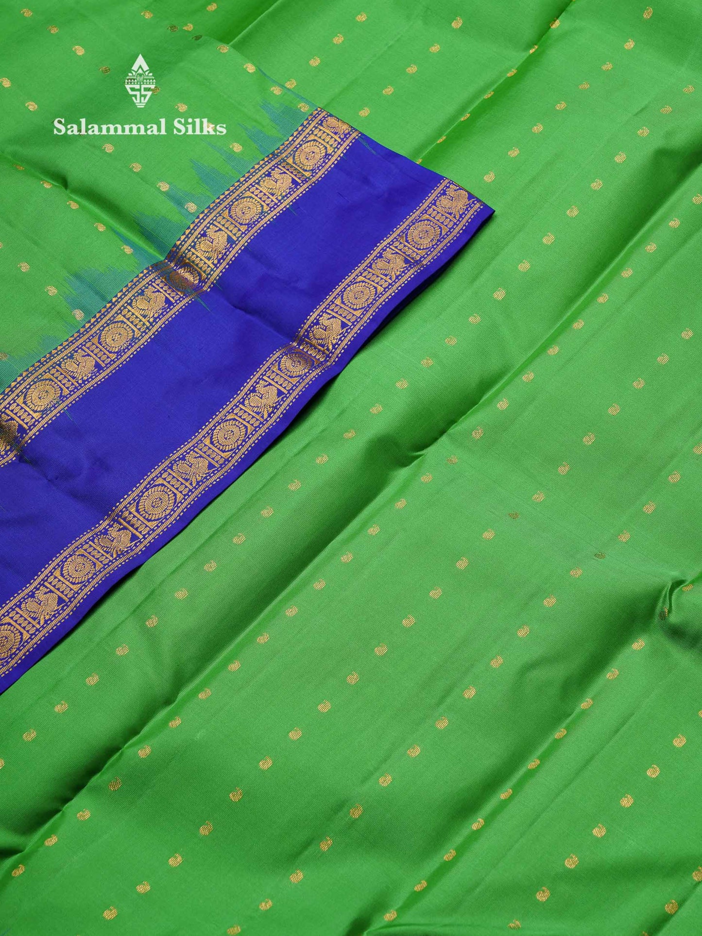 Beautiful Parrot Green Pure Kanjivaram Silk Saree With Contrast Royal Blue Traditional Rettapet Border