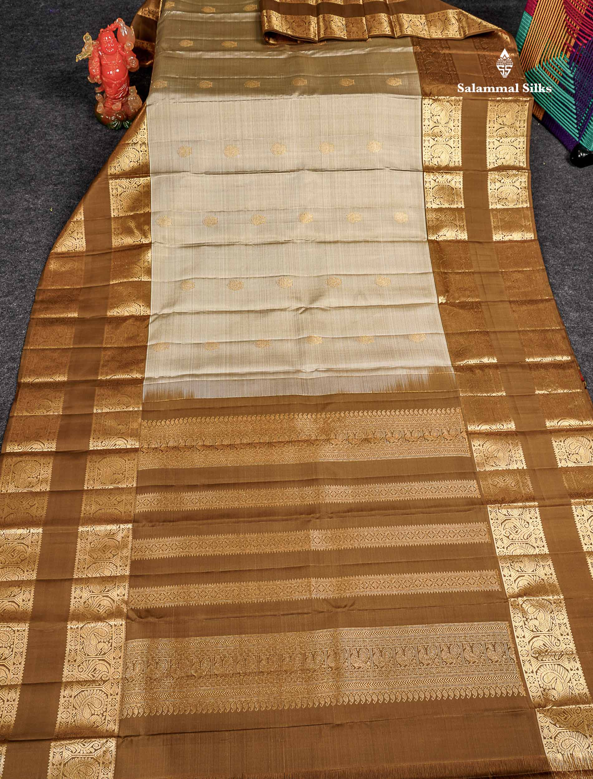 Pure Kanjivaram Silk Saree - Light Grey Colour Body Vaira Oosi Lines With Butta & Contrast Brown Long Gap Border
