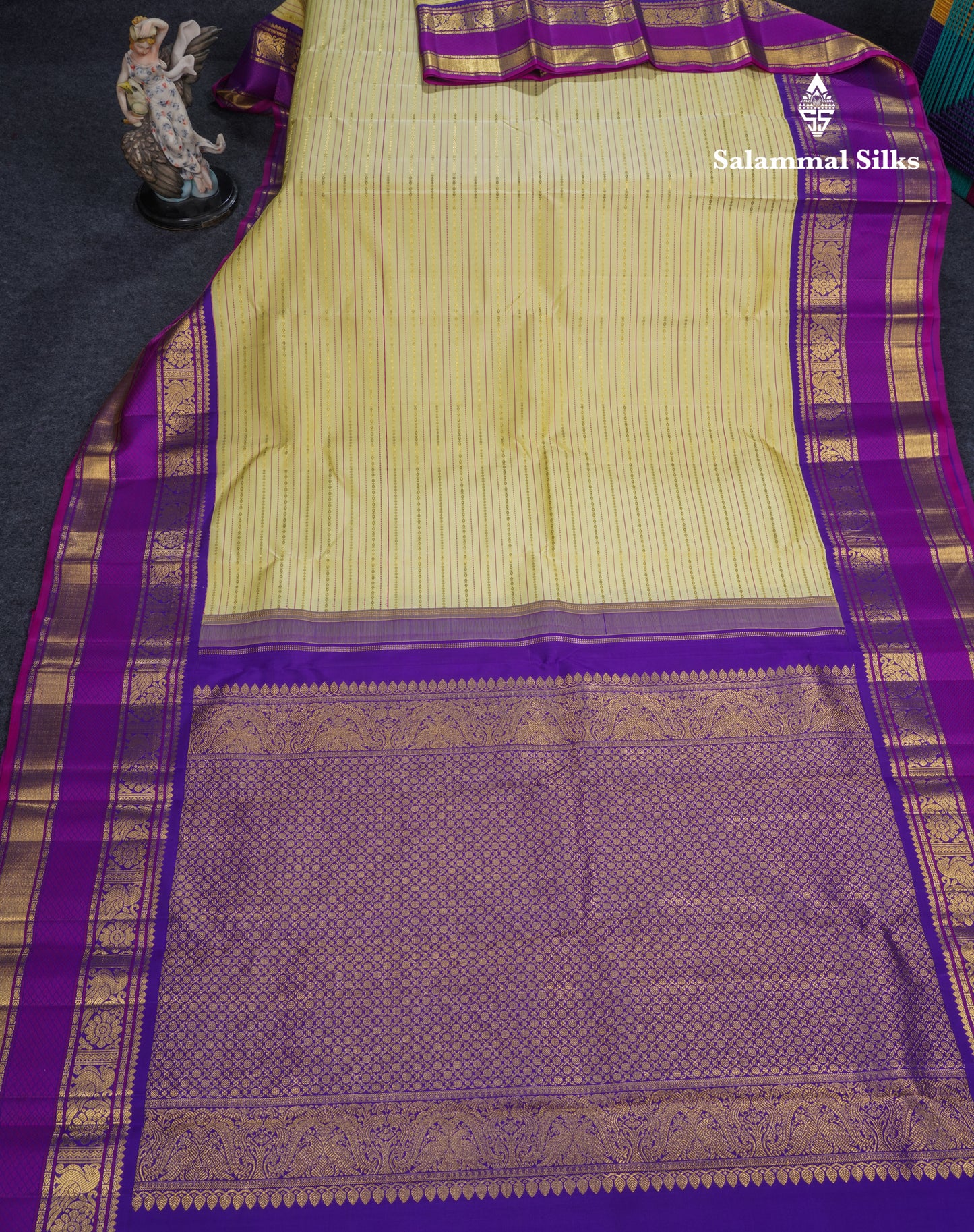Beautiful Parrot Green Vintage Veldhari Pure Kanjivaram Silk Saree With Reddish Pink Traditional Rettapet Border