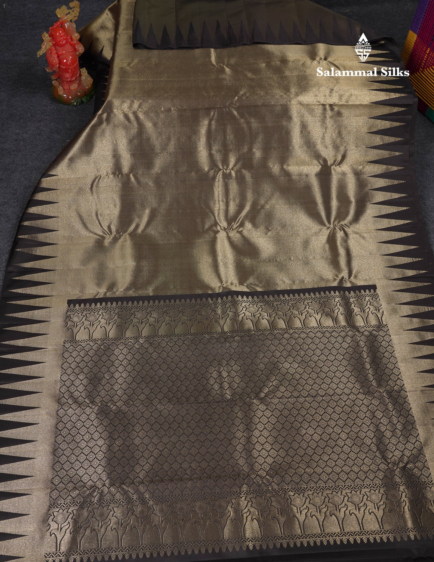 Beautiful Gold Zari Work Pure Kanjivaram Silk Saree With Tradiional Temple Border