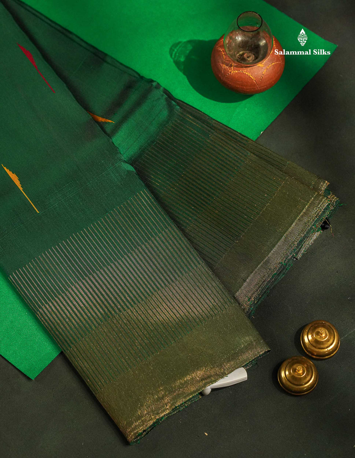 Beautiful Bottle Green Malli Moggu Pure Kanjivaram Silk Saree With Traditional 8Kol Temple Border