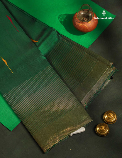 Beautiful Bottle Green Malli Moggu Pure Kanjivaram Silk Saree With Traditional 8Kol Temple Border
