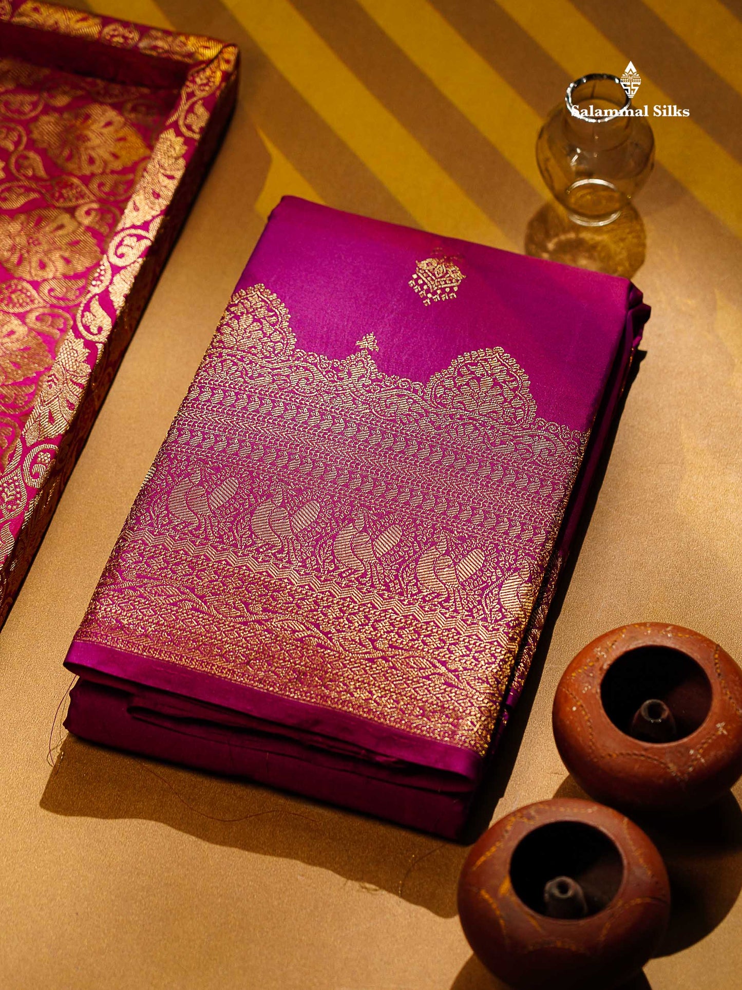 Beautiful Dual Tone Magenta Iruthalai Pakshi Zari Butta Semi Silk Saree With Traditional Turning Border