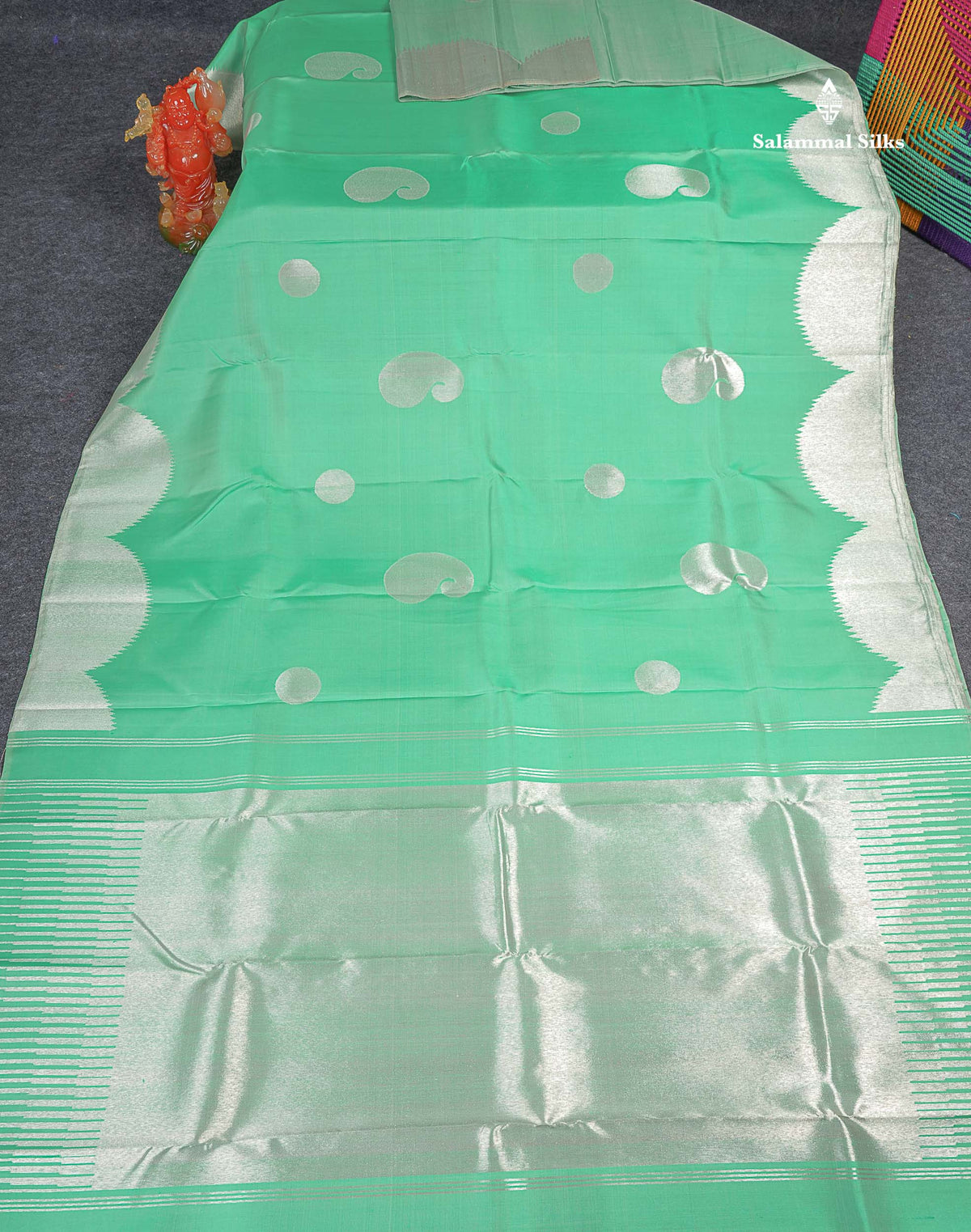 8 Kol Light Rexona Green Pure Kanjivaram Silk Saree with Circle Pattern Border