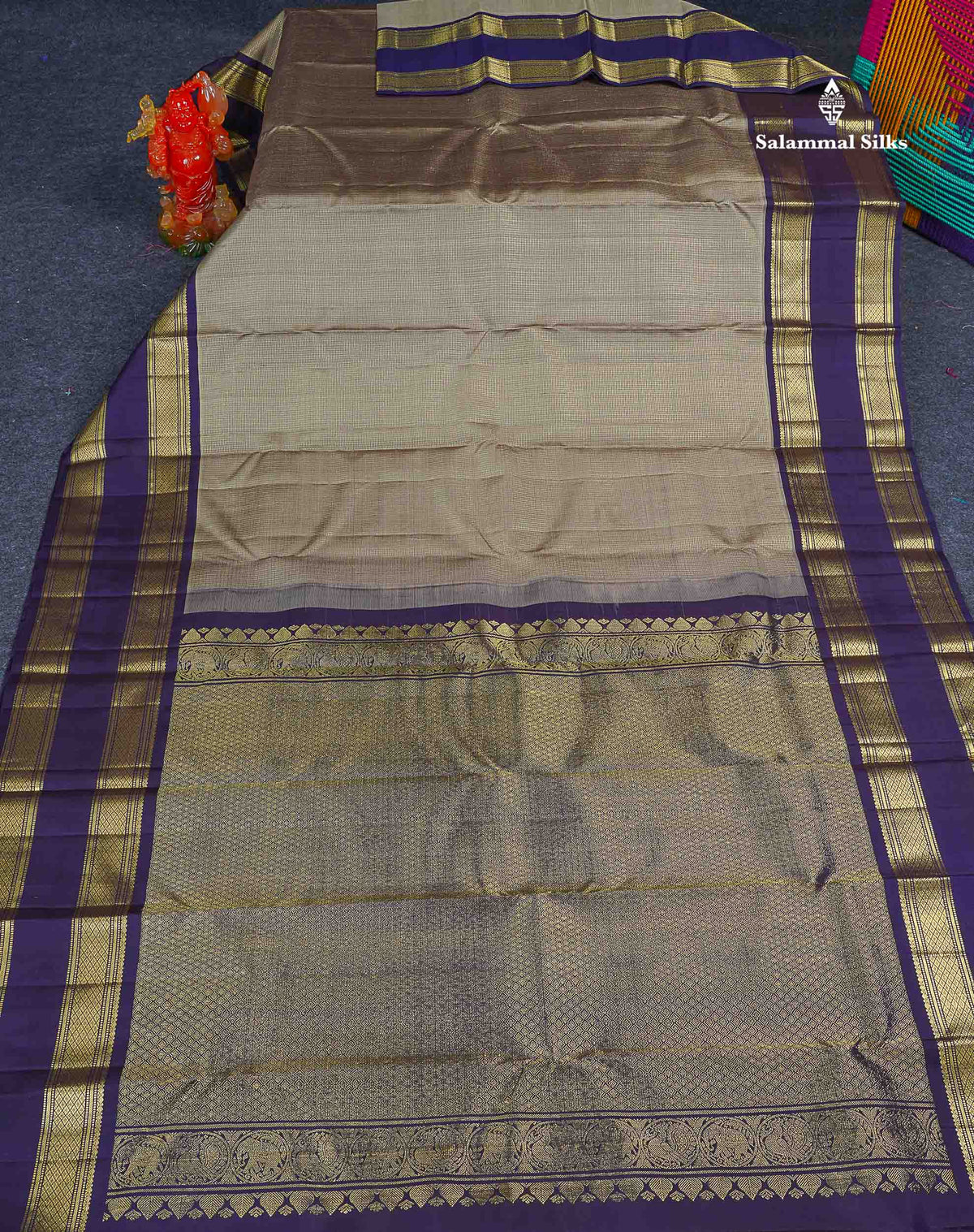 Pure Kanjivaram Silk Saree - Grey White Colour Body Vaira Oosi Tiny Checks & Contrast Navy Blue Gap Border