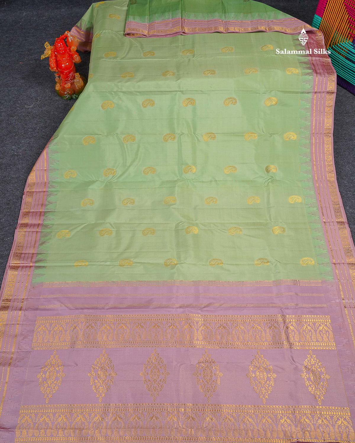Pure Kanjivaram Silk Saree - Pista Green Colour Body With Contrast Light Lavender Temple Border