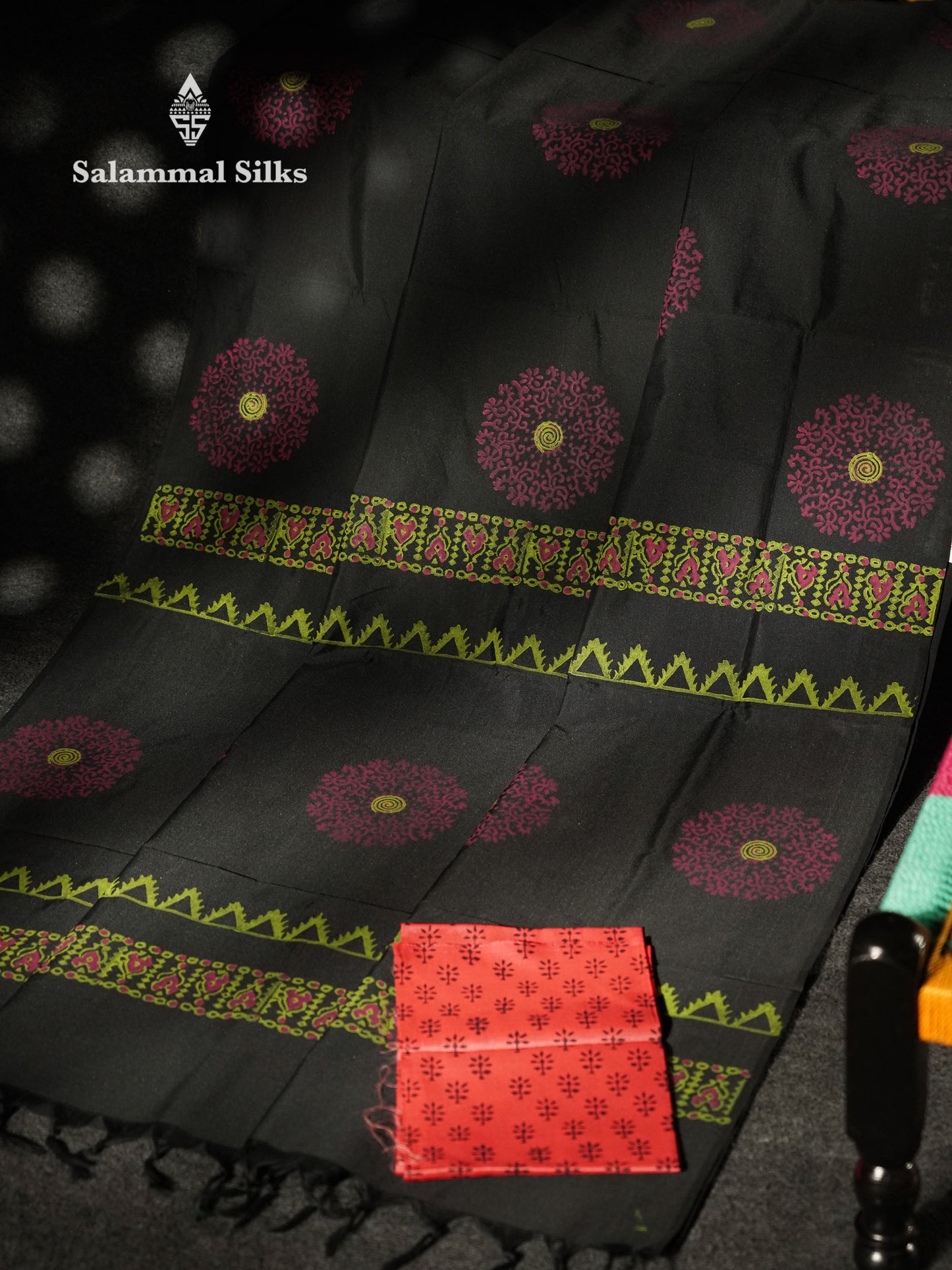 Black South Cotton Printed Saree With Contrast Pink Blouse