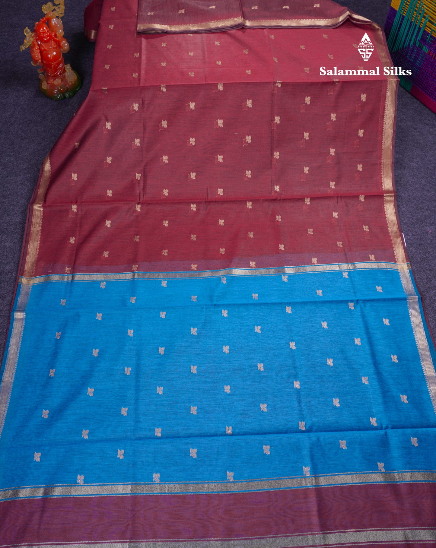 Beautiful Navy Blue Maheshwar Cotton Saree With Contrast Blue Blouse