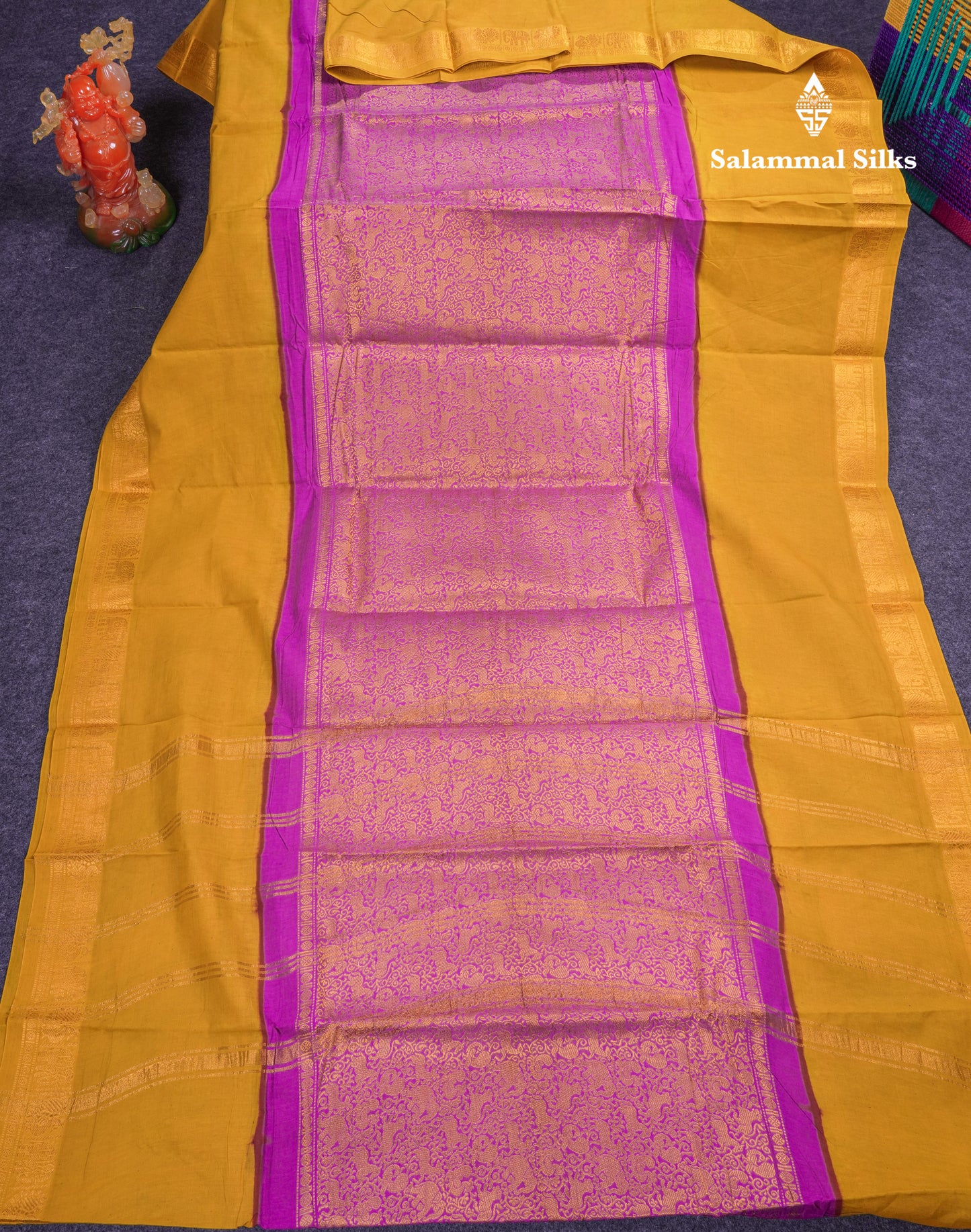 Beautiful Violet Vanasingaram Traditional Sungudi Cotton Saree With Contrast Cream Gap Border