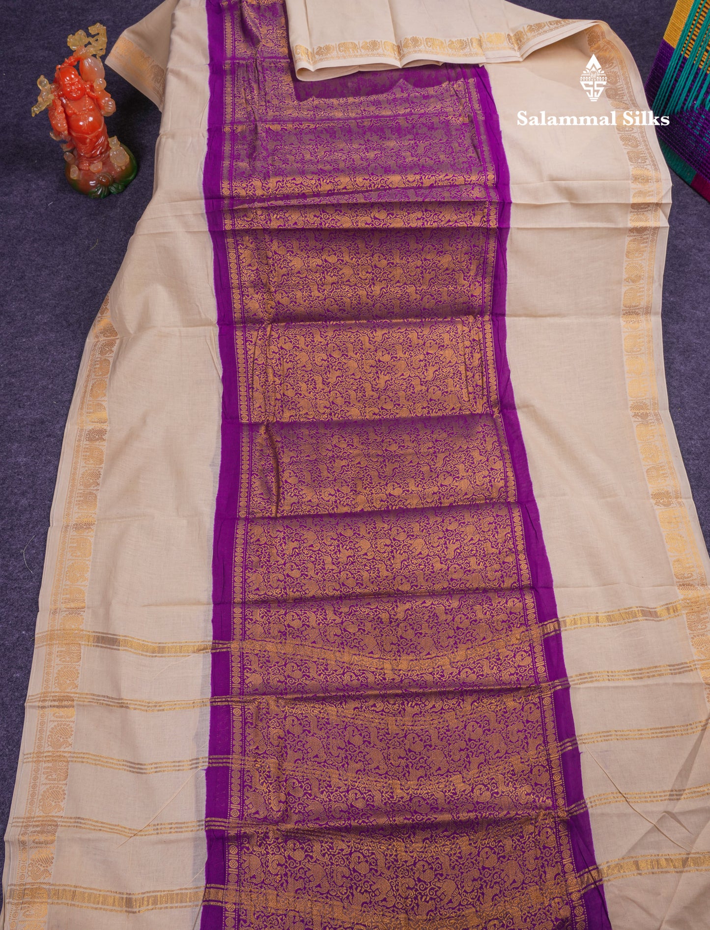 Beautiful Violet Vanasingaram Traditional Sungudi Cotton Saree With Contrast Cream Gap Border